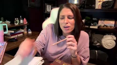 Snapshot of raven_ravish chatting on March 10, 1:23 am raven_ravish online show from March 10, 1:23 am