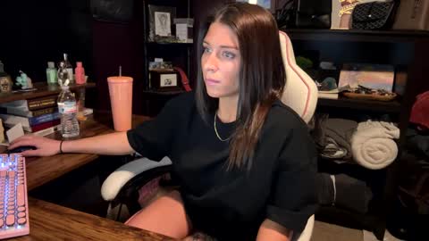 Snapshot of raven_ravish chatting on March 11, 12:44 am raven_ravish online show from March 11, 12:44 am