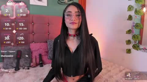 raven_smith_ online show from June 12, 6:23 am