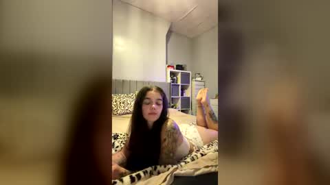 Snapshot of ravenceleste1 chatting on July 22, 8:11 pm Raven online show from July 22, 8:11 pm