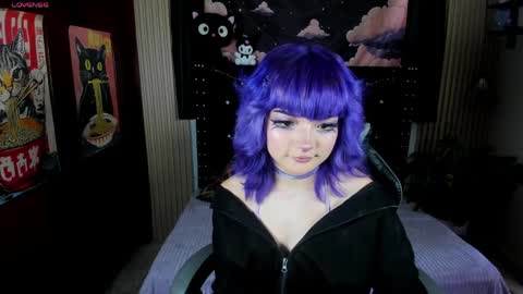 ravencollen online show from April 7, 9:15 pm