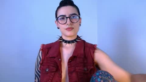 ravendarkness_ online show from May 7, 12:38 am