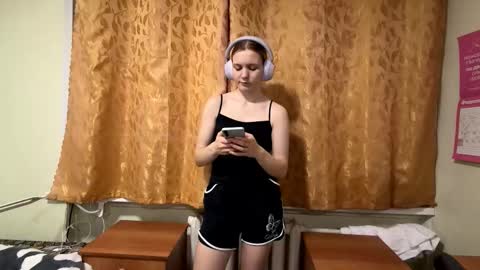 Snapshot of ravenmaskaly chatting on February 10, 7:29 pm Andriana online show from February 10, 7:29 pm