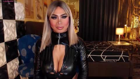 ravenmystiquex online show from March 12, 8:09 am