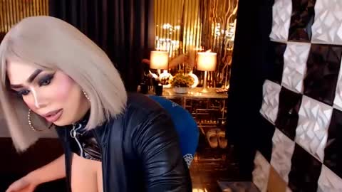 ravenmystiquex online show from April 29, 2:37 am