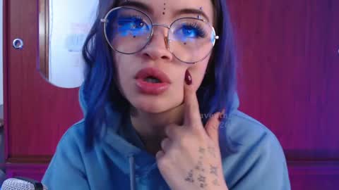 raventh_ online show from April 14, 11:38 am