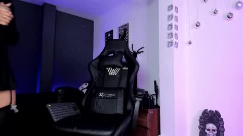 Snapshot of ravenwitch_ chatting on January 10, 6:20 pm Raven Witch online show from January 10, 6:20 pm