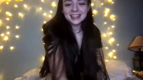 Snapshot of ravenxbaby chatting on February 9, 8:07 am ravenxbaby online show from February 9, 8:07 am