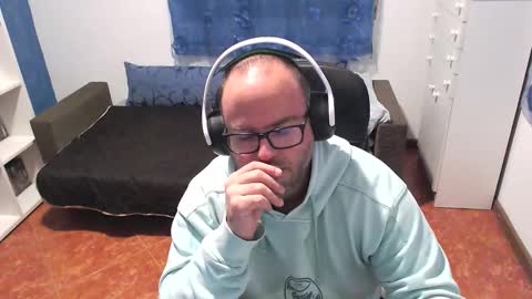 ravingr3d3 online show from November 9, 9:35 pm