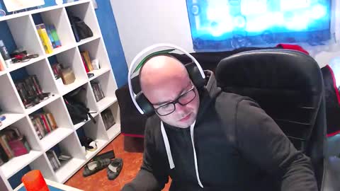 ravingr3d3 online show from December 17, 9:37 am