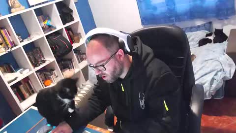 ravingr3d3 online show from February 18, 12:23 pm