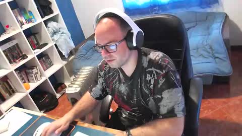 ravingr3d3 online show from March 31, 8:04 am