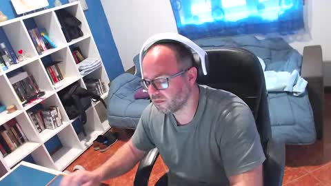 ravingr3d3 online show from April 8, 1:00 pm