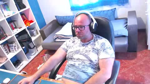 ravingr3d3 online show from May 24, 3:28 pm