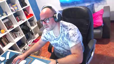 Snapshot of ravingr3d3 chatting on June 17, 8:06 am ravingr3d3 online show from June 17, 8:06 am