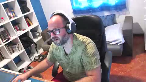 Snapshot of ravingr3d3 chatting on July 10, 8:07 am ravingr3d3 online show from July 10, 8:07 am