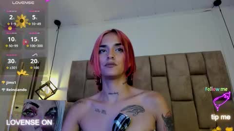 Snapshot of ravynrouge_ chatting on October 9, 3:26 am ravynrouge_ online show from October 9, 3:26 am