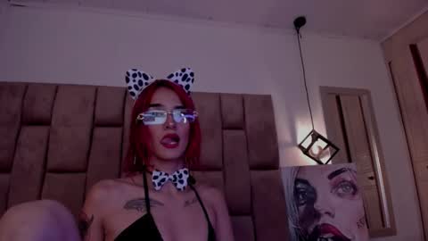 Snapshot of ravynrouge_ chatting on October 22, 2:01 am ravynrouge_ online show from October 22, 2:01 am