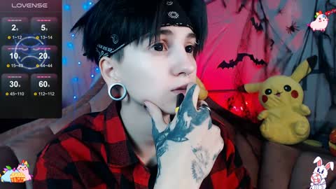 Snapshot of ray__taylor chatting on December 7, 7:32 pm Ray online show from December 7, 7:32 pm