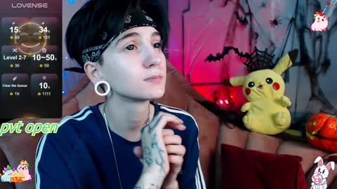 Snapshot of ray__taylor chatting on December 13, 7:43 pm Ray online show from December 13, 7:43 pm