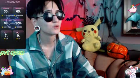 Snapshot of ray__taylor chatting on December 13, 10:45 pm Ray online show from December 13, 10:45 pm