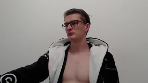 Snapshot of ray_booy chatting on December 6, 7:23 pm Ray Booy online show from December 6, 7:23 pm