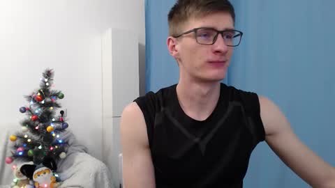 Snapshot of ray_booy chatting on December 14, 6:34 pm Ray Booy online show from December 14, 6:34 pm