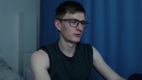 Snapshot of ray_booy chatting on December 15, 10:47 pm Ray Booy online show from December 15, 10:47 pm