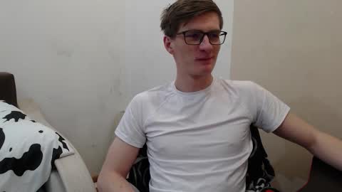 Snapshot of ray_booy chatting on February 23, 8:28 pm Ray Booy online show from February 23, 8:28 pm