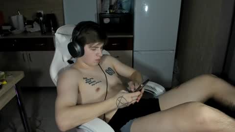 Snapshot of ray_hill chatting on December 17, 7:48 pm Ray online show from December 17, 7:48 pm