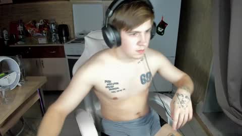 Snapshot of ray_hill chatting on January 5, 8:00 pm Ray online show from January 5, 8:00 pm