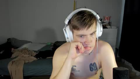 Snapshot of ray_hill chatting on September 18, 2:41 pm Ray online show from September 18, 2:41 pm