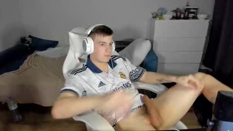 Snapshot of ray_hill chatting on October 2, 6:26 pm Ray online show from October 2, 6:26 pm