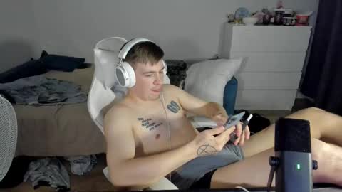 Snapshot of ray_hill chatting on October 8, 8:17 pm Ray online show from October 8, 8:17 pm