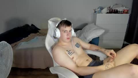 Snapshot of ray_hill chatting on October 15, 10:21 pm Ray online show from October 15, 10:21 pm