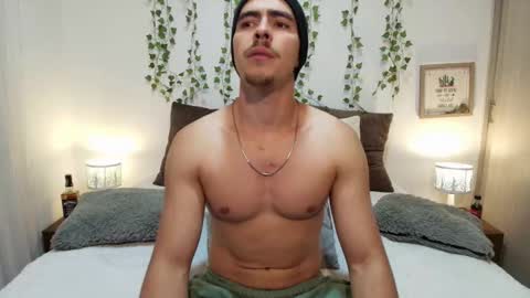Snapshot of ray_weed chatting on September 22, 12:23 am Ray online show from September 22, 12:23 am