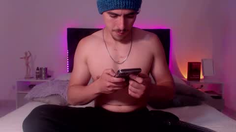 Snapshot of ray_weed chatting on October 21, 11:05 pm Ray online show from October 21, 11:05 pm