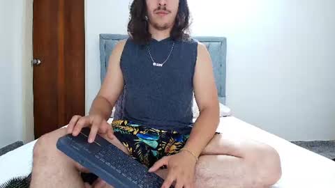 Snapshot of ray_weed chatting on August 5, 10:44 pm Ray online show from August 5, 10:44 pm
