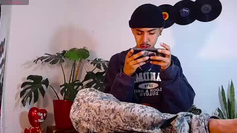 Snapshot of raydevil_ chatting on December 4, 6:50 pm Rayn online show from December 4, 6:50 pm