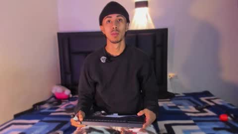 Snapshot of raydevil_ chatting on October 13, 1:27 am Rayn online show from October 13, 1:27 am