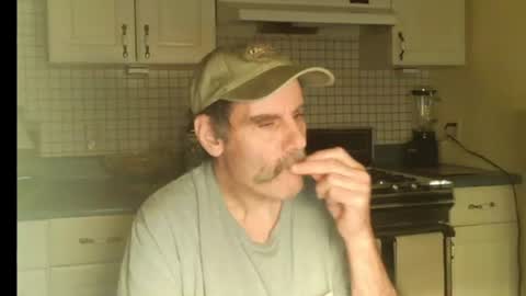 Snapshot of raylene4u2 chatting on June 30, 8:04 am Ray online show from June 30, 8:04 am