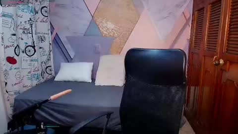 raylin_escobar online show from May 2, 3:17 pm