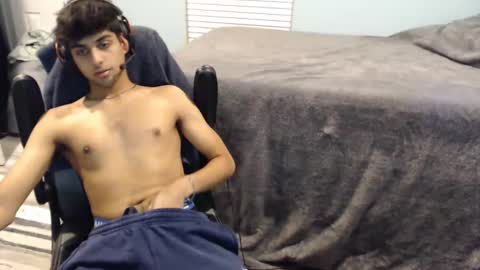 raymondg8596 online show from February 26, 2:37 am