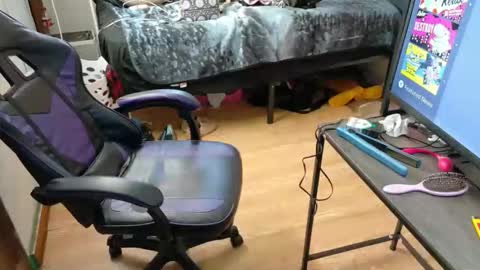 raynes_lair34 online show from March 25, 6:25 pm