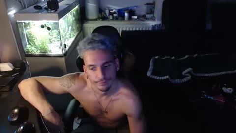 Rayzel online show from January 13, 5:51 pm