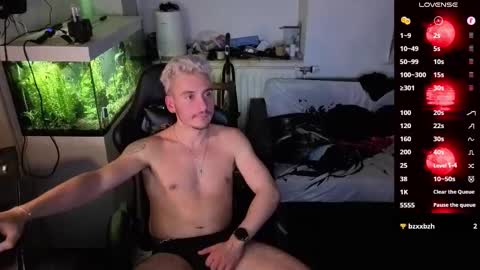 Rayzel online show from March 13, 10:27 pm