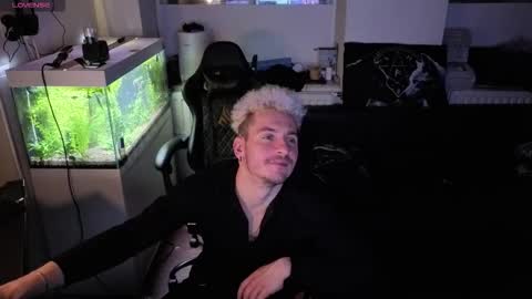 Rayzel online show from March 19, 6:23 pm