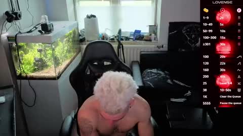 Rayzel online show from April 7, 6:08 pm