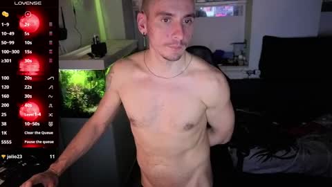 Snapshot of rayzel_white chatting on April 28, 2:27 am Rayzel White online show from April 28, 2:27 am