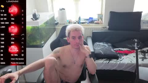 Snapshot of rayzel_white chatting on May 10, 11:37 am Rayzel White online show from May 10, 11:37 am